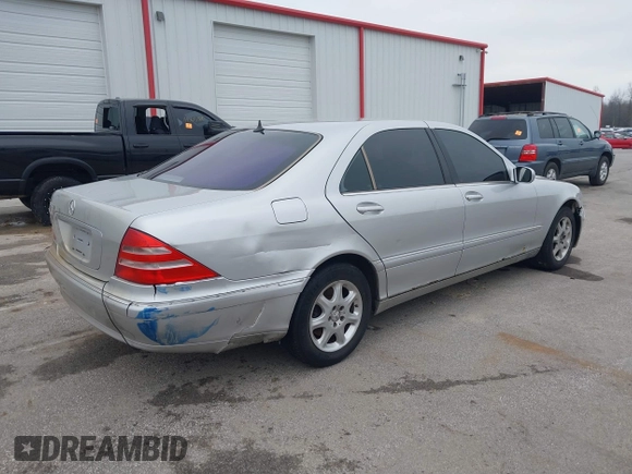 2002 Mercedes-Benz S-Class 5.0L with VIN WDBNG75J12A246997, listed as a IAAI auction lot 41566423 with 181,940 mi miles. Bid and sale history available at carsss.com. Image 4.
