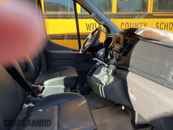 2023 Ford Transit Passenger XL with VIN 1FBAX2C83PKB01131, listed as a Copart auction lot 81578144 with 250 mi miles and Clean Title. Bid and sale history available at DreamBid. Image 5.