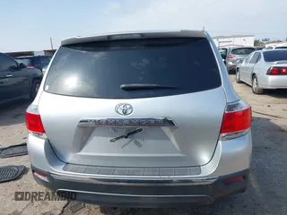 2013 Toyota Highlander with VIN 5TDZA3EH4DS045790, listed as a IAAI auction lot 41576845 with 216,668 mi miles and . Bid and sale history available at DreamBid. Image 17.