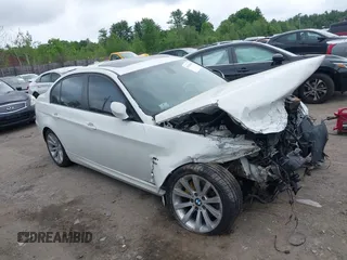 2011 BMW 3 Series 328i xDrive z VIN WBAPK5G50BNN31242, wystawiony jako IAAI lot #42363914 z przebiegiem 146 852 mil mil oraz . Historia ofert i sprzedaży dostępna na DreamBid. Obrazek 1.