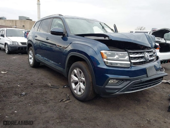 2018 Volkswagen Atlas 3.6L V6 SE with VIN 1V2KR2CA9JC569104, listed as a IAAI auction lot 41677640 with 53,360 mi miles. Bid and sale history available at carsss.com. Image 1.