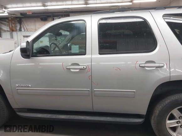 2013 GMC Yukon SLE with VIN 1GKS1AE09DR353945, listed as a IAAI auction lot 41900111 with 109,655 mi miles. Bid and sale history available at carsss.com. Image 14.