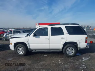 2005 Chevrolet Tahoe Z71 z VIN 1GNEK13T55R268077, wystawiony jako IAAI lot #41442024 z przebiegiem 205 176 mil mil oraz . Historia ofert i sprzedaży dostępna na DreamBid. Obrazek 14.