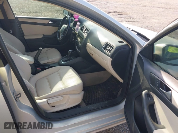 2011 Volkswagen Jetta Sedan SE w/Convenience & Sunroof with VIN 3VWDX7AJ5BM322367, listed as a IAAI auction lot 41845769 with 147,262 mi miles. Bid and sale history available at carsss.com. Image 5.