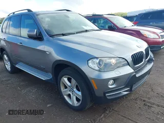 2008 BMW X5 3.0si z VIN 5UXFE43598L001277, wystawiony jako IAAI lot #42196968 z przebiegiem 237 056 mil mil oraz . Historia ofert i sprzedaży dostępna na DreamBid. Obrazek 1.