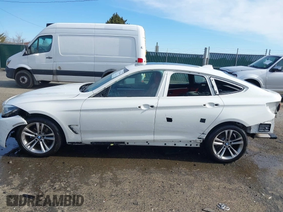 2018 BMW 3 Series 330i xDrive with VIN WBA8Z9C57JB220047, listed as a IAAI auction lot 41721186 with 66,725 mi miles. Bid and sale history available at carsss.com. Image 15.
