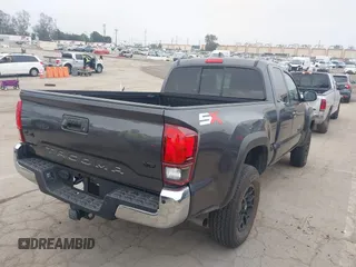 2023 Toyota Tacoma SR z VIN 3TYSZ5AN7PT106205, wystawiony jako IAAI lot #42084290 z przebiegiem 7123 mil mil oraz . Historia ofert i sprzedaży dostępna na DreamBid. Obrazek 4.