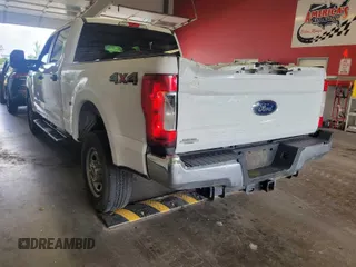 2019 Ford F-250 XL z VIN 1FT7W2B68KEF37148, wystawiony jako IAAI lot #42569097 z przebiegiem 201 085 mil mil oraz . Historia ofert i sprzedaży dostępna na DreamBid. Obrazek 1.