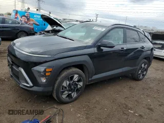 2024 Hyundai Kona SEL z VIN KM8HBCAB7RU105893, wystawiony jako Copart lot #54191735 z przebiegiem 3 570 mil mil oraz Szkoda całkowita • Salvage title. Historia ofert i sprzedaży dostępna na DreamBid. Obrazek 1.
