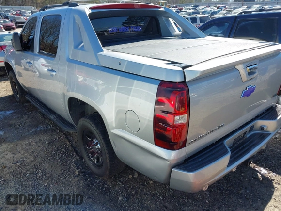 2011 Chevrolet Avalanche LS with VIN 3GNMCEE01BG393771, listed as a IAAI auction lot 41612025 with 199,994 mi miles. Bid and sale history available at carsss.com. Image 6.