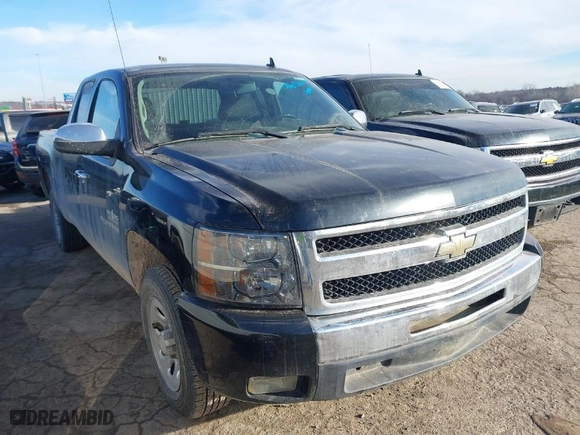 2011 Chevrolet Silverado 1500 LT with VIN 1GCRCSE09BZ421152, listed as a IAAI auction lot 41656671 with 272,927 mi miles. Bid and sale history available at carsss.com. Image 1.