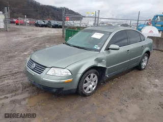 2002 Volkswagen Passat GLX with VIN WVWTH63B12P246104, listed as a IAAI auction lot 41577253 with 163,773 mi miles. Bid and sale history available at carsss.com. Image 2.