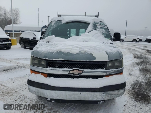 2004 Chevrolet Express Cargo z VIN 1GCHG35U341136344, wystawiony jako Copart lot #42005825 z przebiegiem 60 337 mil mil oraz Czysty tytuł • Clean title. Historia ofert i sprzedaży dostępna na DreamBid. Obrazek 5.