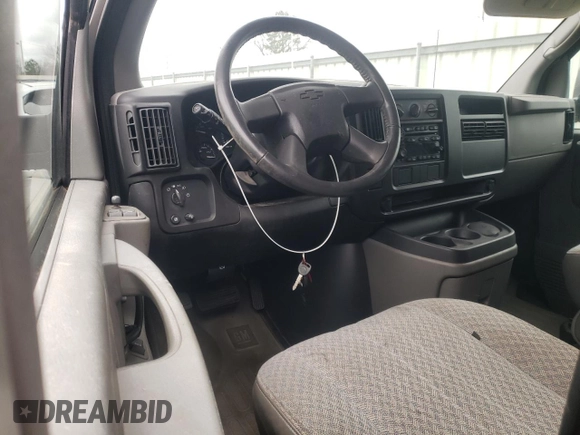 2005 Chevrolet Express Passenger z VIN 1GNFG15T351207764, wystawiony jako Copart lot #46085905 z przebiegiem 175 358 mil mil oraz Czysty tytuł • Clean title. Historia ofert i sprzedaży dostępna na DreamBid. Obrazek 8.