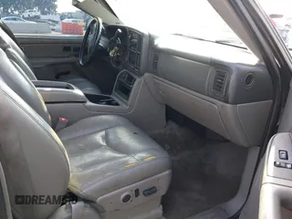 2004 Chevrolet Suburban LT z VIN 3GNFK16T44G206586, wystawiony jako IAAI lot #41480840 z przebiegiem Nie podano mil oraz . Historia ofert i sprzedaży dostępna na DreamBid. Obrazek 5.