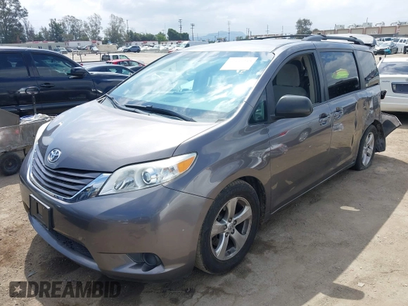 2015 Toyota Sienna LE AAS с VIN 5TDKK3DC8FS594979, выставлен на аукционе IAAI как лот 42137215 с пробегом 122 525 миль миль и . История ставок и продаж доступна на DreamBid. Изображение 17.