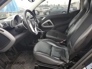 2008 Smart fortwo Pure z VIN WMEEJ31X38K139671, wystawiony jako Copart lot #60278585 z przebiegiem 110 392 mil mil oraz Czysty tytuł • Clean title. Historia ofert i sprzedaży dostępna na DreamBid. Obrazek 7.