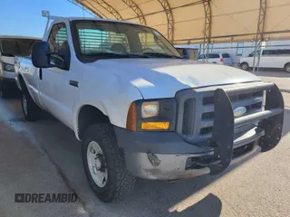 2007 Ford F-250 XL z VIN 1FTNF21517EB22731, wystawiony jako IAAI lot #42563444 z przebiegiem 165 792 mil mil oraz . Historia ofert i sprzedaży dostępna na DreamBid. Obrazek 32.