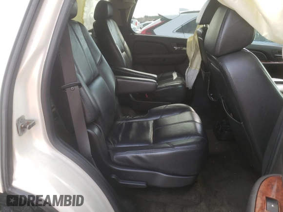 2008 Chevrolet Tahoe 3LT z VIN 1GNFK13078R199472, wystawiony jako Copart lot #85005124 z przebiegiem 235 666 mil mil oraz Szkoda całkowita • Salvage title. Historia ofert i sprzedaży dostępna na DreamBid. Obrazek 11.