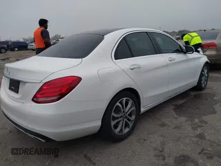 2018 Mercedes-Benz C 300 z VIN WDDWF4JB3JR389395, wystawiony jako IAAI lot #41190433 z przebiegiem 69 751 mil mil oraz . Historia ofert i sprzedaży dostępna na DreamBid. Obrazek 4.