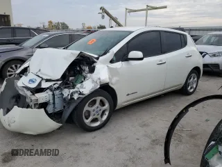 2014 Nissan LEAF SV z VIN 1N4AZ0CP3EC335591, wystawiony jako Copart lot #45924285 z przebiegiem Nie podano mil oraz Szkoda całkowita • Salvage title. Historia ofert i sprzedaży dostępna na DreamBid. Obrazek 1.