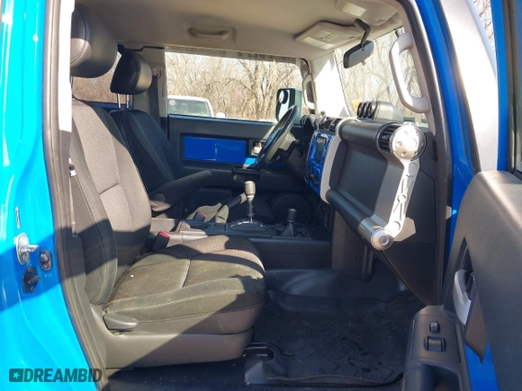 2007 Toyota FJ Cruiser with VIN JTEBU11F670092954, listed as a IAAI auction lot 41771022 with 200,569 mi miles. Bid and sale history available at carsss.com. Image 5.