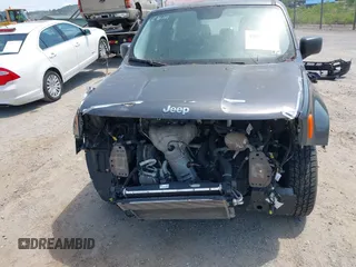2017 Jeep Renegade Sport with VIN ZACCJBAB7HPG36829, listed as a IAAI auction lot 39881153 with 124,471 mi miles and . Bid and sale history available at carsss.com. Image 6.