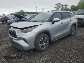 2022 Toyota Highlander XLE with VIN 5TDGZRBH8NS209065, listed as a Copart auction lot 55636075 with 47,824 mi miles and Salvage title. Bid and sale history available at DreamBid. Image 1.