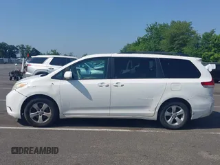 2011 Toyota Sienna LE AAS с VIN 5TDKK3DC7BS035000, выставлен на аукционе IAAI как лот 42571776 с пробегом 75 928 миль миль и . История ставок и продаж доступна на DreamBid. Изображение 14.