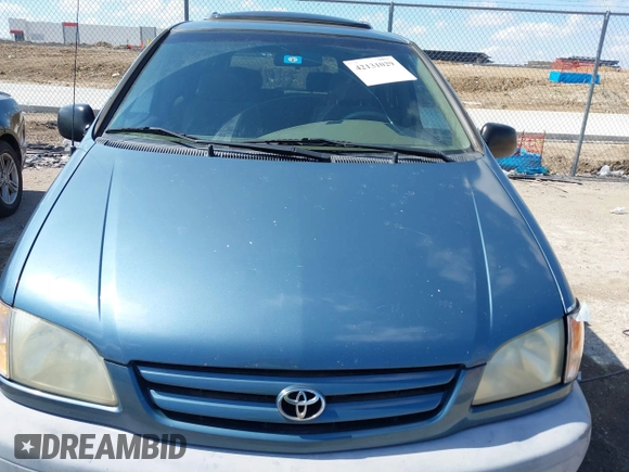 2002 Toyota Sienna LE with VIN 4T3ZF13C82U429841, listed as a IAAI auction lot 42131029 with 271,573 mi miles and . Bid and sale history available at DreamBid. Image 6.