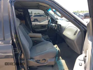 2002 Ford F-150 XLT with VIN 1FTRW07602KD37873, listed as a IAAI auction lot 42048067 with 1 mi miles. Bid and sale history available at carsss.com. Image 5.