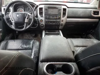 2017 Nissan Titan SV z VIN 1N6AA1E54HN541544, wystawiony jako Copart lot #78107674 z przebiegiem 201 670 mil mil oraz Czysty tytuł • Clean title. Historia ofert i sprzedaży dostępna na DreamBid. Obrazek 8.