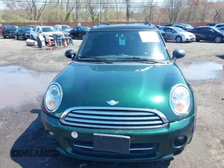 2011 MINI Clubman z VIN WMWZF3C57BT187802, wystawiony jako IAAI lot #39206880 z przebiegiem 93 476 mil mil oraz . Historia ofert i sprzedaży dostępna na DreamBid. Obrazek 6.