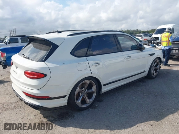 2022 Bentley Bentayga V8 z VIN SJAAM2ZV2NC013035, wystawiony jako IAAI lot #41487773 z przebiegiem 35 500 mil mil oraz . Historia ofert i sprzedaży dostępna na DreamBid. Obrazek 4.