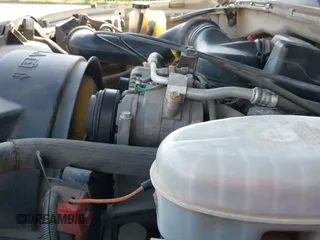 2004 Chevrolet Silverado 1500 Work Truck z VIN 1GCEC14X54Z233870, wystawiony jako IAAI lot #42114163 z przebiegiem 236 226 mil mil oraz . Historia ofert i sprzedaży dostępna na DreamBid. Obrazek 13.