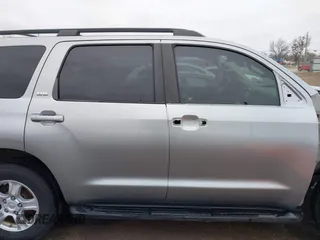 2013 Toyota Sequoia SR5 with VIN 5TDBW5G1XDS078226, listed as a IAAI auction lot 41553787 with 190,632 mi miles. Bid and sale history available at carsss.com. Image 14.