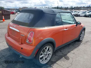 2005 MINI Convertible z VIN WMWRF33485TF60893, wystawiony jako IAAI lot #41831159 z przebiegiem 92 184 mil mil oraz . Historia ofert i sprzedaży dostępna na DreamBid. Obrazek 4.