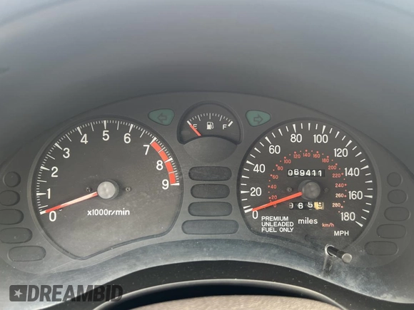 1992 Mitsubishi 3000GT z VIN JA3XE74CXNY058167, wystawiony jako Copart lot #84192254 z przebiegiem 69 411 mil mil oraz Czysty tytuł • Clean title. Historia ofert i sprzedaży dostępna na DreamBid. Obrazek 8.