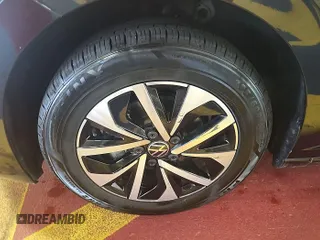 2024 Volkswagen Jetta S z VIN 3VW5M7BU5RM054887, wystawiony jako IAAI lot #42852694 z przebiegiem 25 677 mil mil oraz . Historia ofert i sprzedaży dostępna na DreamBid. Obrazek 16.
