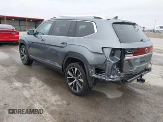 2024 Volkswagen Atlas SEL Premium R-Line z VIN 1V2FR2CA0RC523772, wystawiony jako IAAI lot #41544482 z przebiegiem 7 703 mil mil oraz . Historia ofert i sprzedaży dostępna na DreamBid. Obrazek 3.