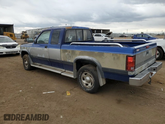 1995 Dodge Dakota z VIN 1B7GG23Y4SS124349, wystawiony jako Copart lot #55723114 z przebiegiem 136 156 mil mil oraz Czysty tytuł • Clean title. Historia ofert i sprzedaży dostępna na DreamBid. Obrazek 2.