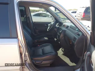 2001 Honda CR-V SE with VIN JHLRD18761S016327, listed as a IAAI auction lot 41224113 with 180,368 mi miles. Bid and sale history available at carsss.com. Image 5.