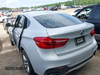2016 BMW X6 xDrive50i z VIN 5UXKU6C57G0R33572, wystawiony jako IAAI lot #42103956 z przebiegiem 65 520 mil mil oraz . Historia ofert i sprzedaży dostępna na DreamBid. Obrazek 3.