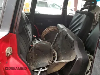 1990 Volvo 240 z VIN YV1AA8857L1869686, wystawiony jako Copart lot #52195465 z przebiegiem 139 312 mil mil oraz Tytuł czysty. Historia ofert i sprzedaży dostępna na DreamBid. Obrazek 11.