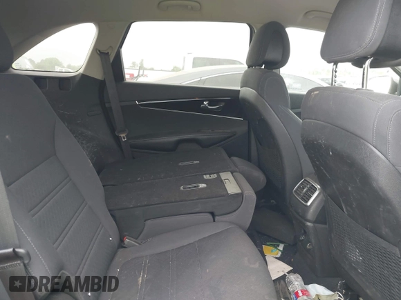 2016 Kia Sorento LX with VIN 5XYPG4A37GG020227, listed as a IAAI auction lot 41922573 with 265,155 mi miles. Bid and sale history available at carsss.com. Image 8.