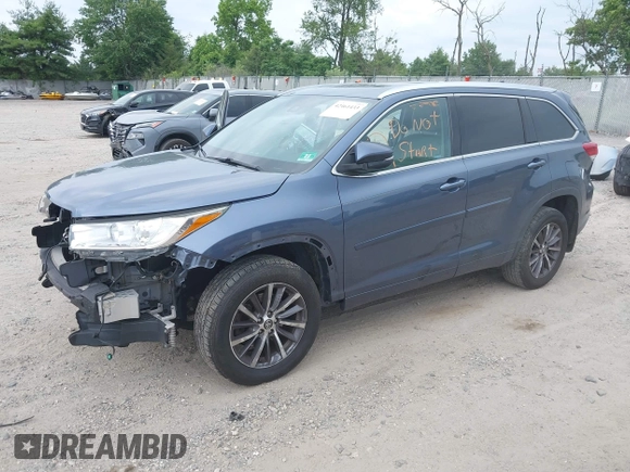 2018 Toyota Highlander SE z VIN 5TDJZRFHXJS879100, wystawiony jako IAAI lot #42461433 z przebiegiem 118 286 mil mil oraz . Historia ofert i sprzedaży dostępna na DreamBid. Obrazek 2.