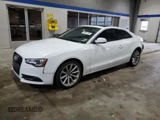 2015 Audi A5 Premium z VIN WAUCFAFR0FA032910, wystawiony jako Copart lot #48913295 z przebiegiem 95 766 mil mil oraz Szkoda całkowita • Salvage title. Historia ofert i sprzedaży dostępna na DreamBid. Obrazek 1.