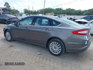 2013 Ford Fusion SE Hybrid with VIN 3FA6P0LU3DR338282, listed as a IAAI auction lot 41973498 with 187,375 mi miles. Bid and sale history available at carsss.com. Image 3.
