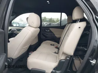 2023 Chevrolet Traverse LS z VIN 1GNERFKW0PJ329423, wystawiony jako IAAI lot #42160495 z przebiegiem 21 403 mil mil oraz . Historia ofert i sprzedaży dostępna na DreamBid. Obrazek 8.