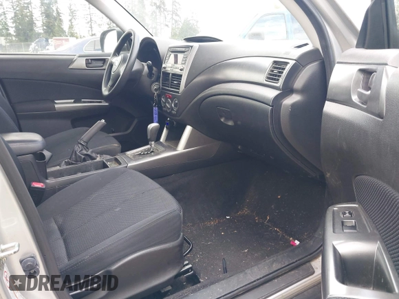 2011 Subaru Forester X z VIN JF2SHABC2BH780698, wystawiony jako IAAI lot #42015087 z przebiegiem 68 240 mil mil oraz . Historia ofert i sprzedaży dostępna na DreamBid. Obrazek 5.